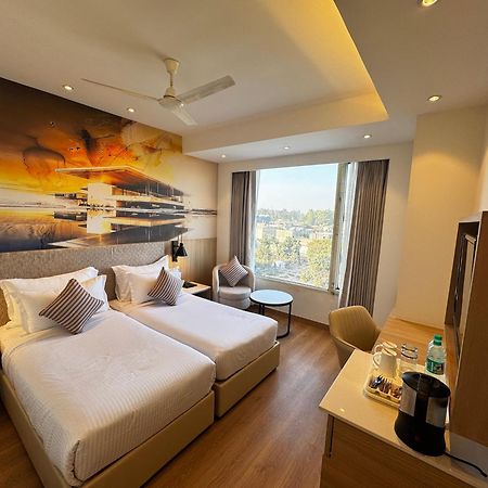 Tulip Inn Zirakpur Kültér fotó