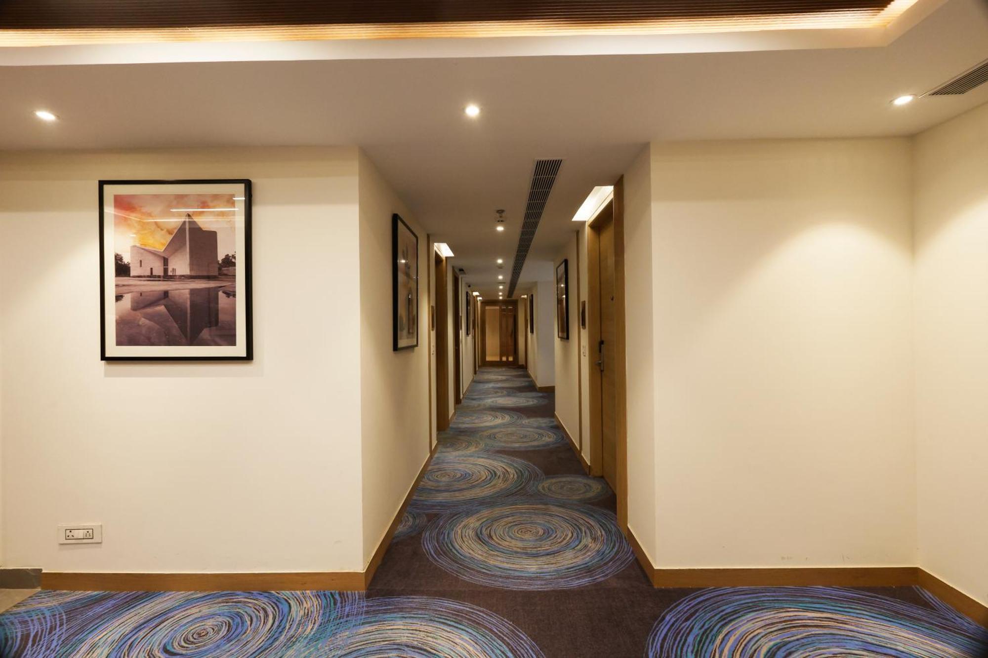 Tulip Inn Zirakpur Kültér fotó