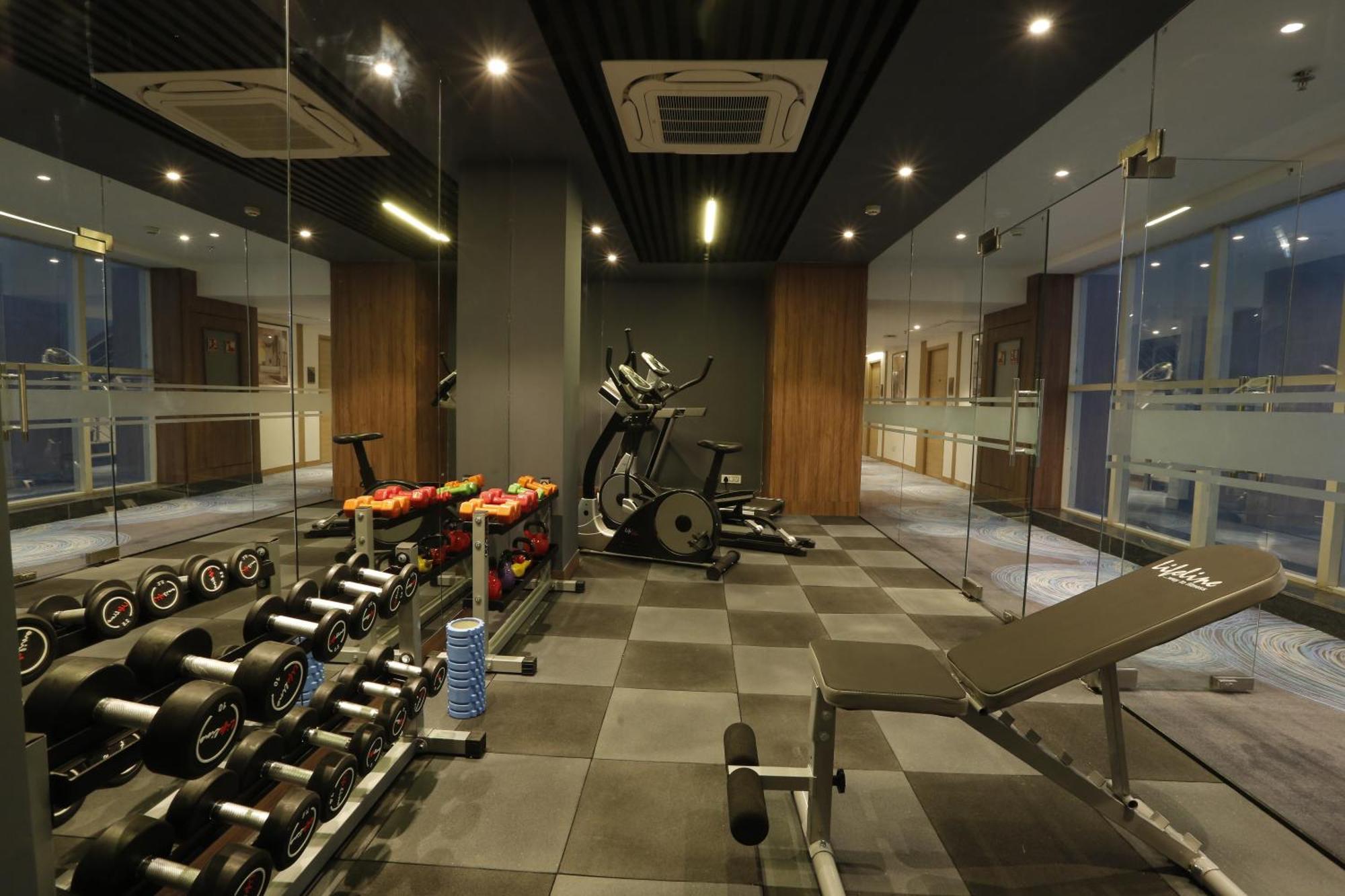 Tulip Inn Zirakpur Kültér fotó