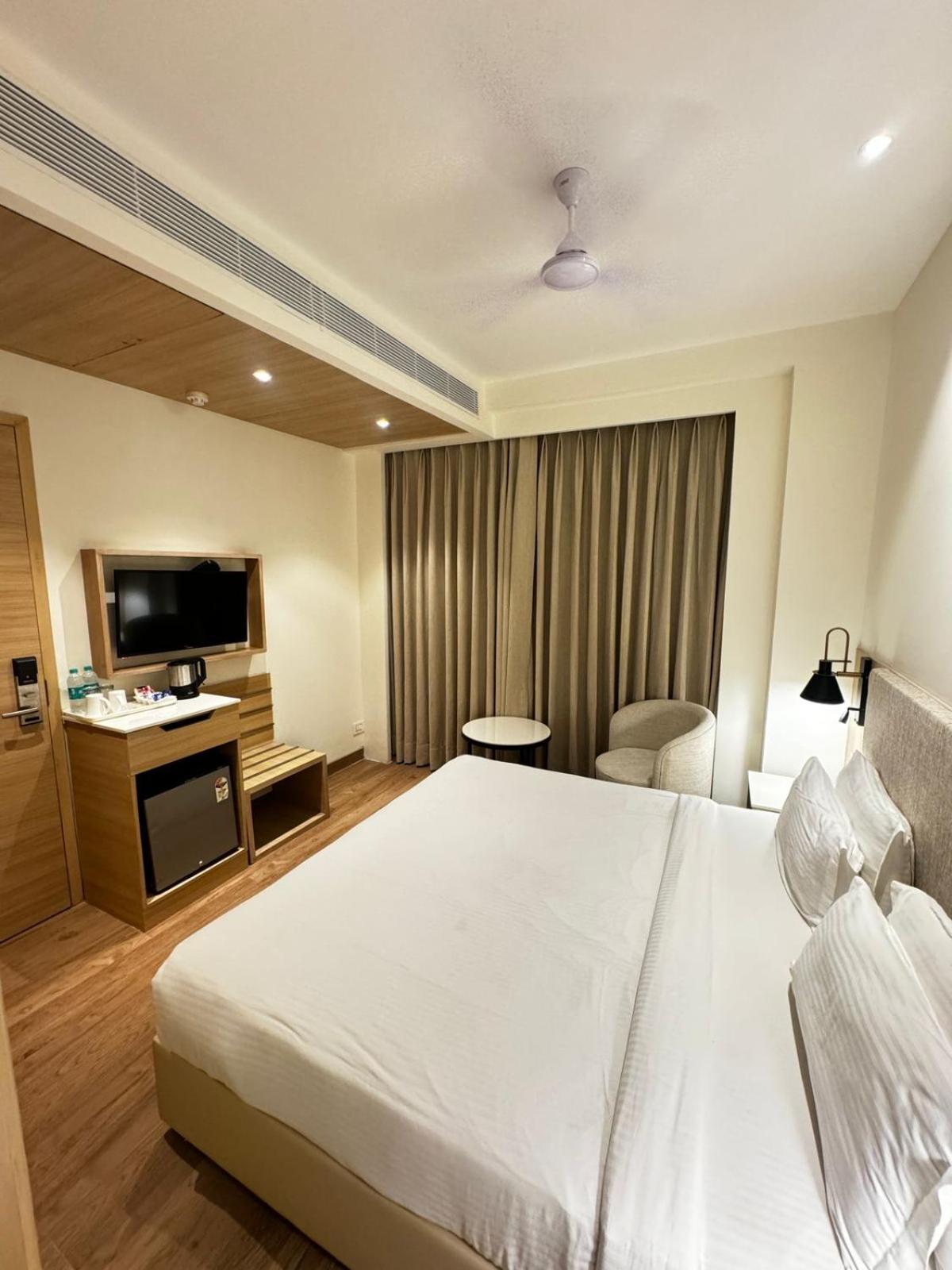 Tulip Inn Zirakpur Kültér fotó