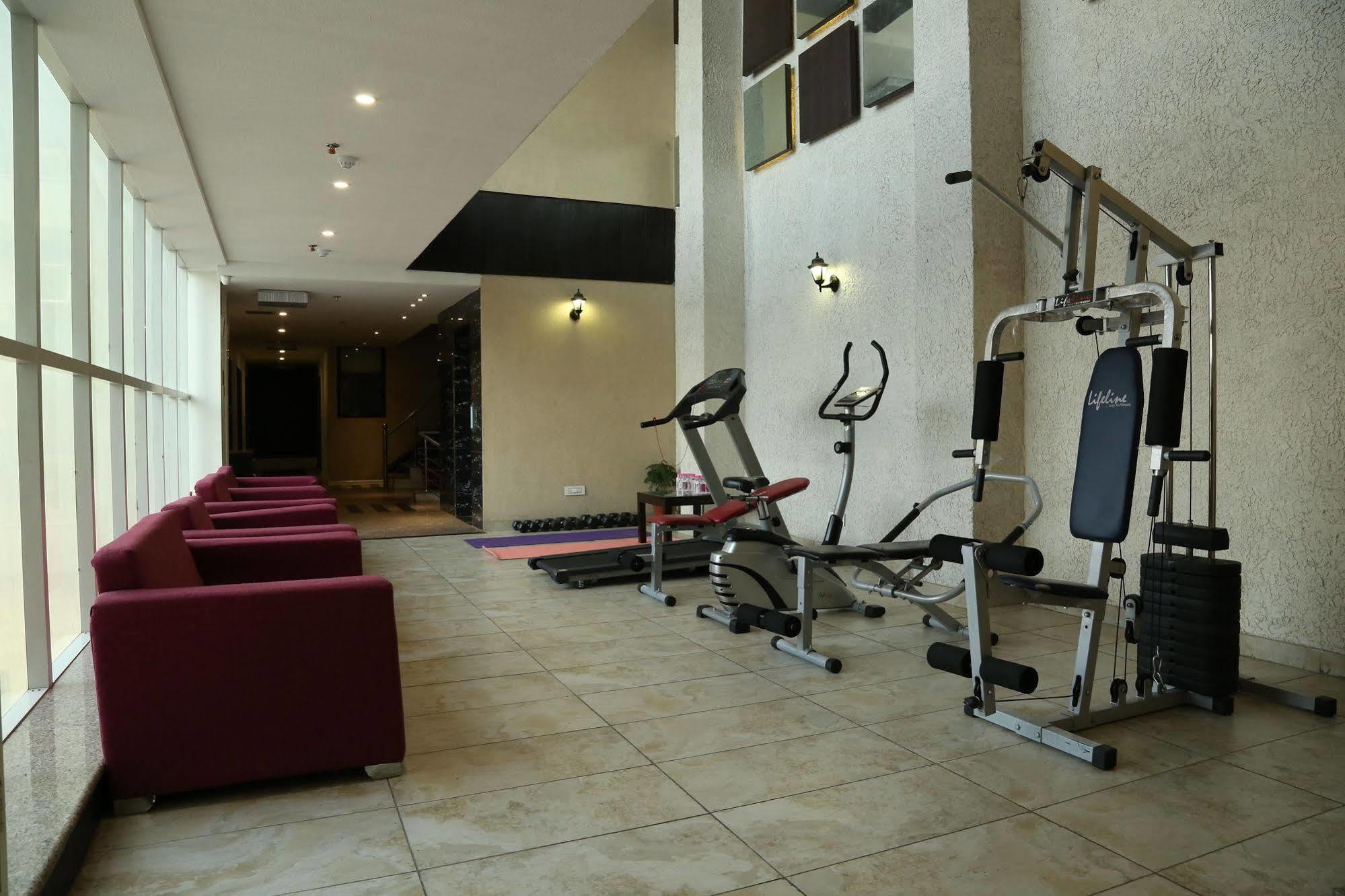 Tulip Inn Zirakpur Kültér fotó